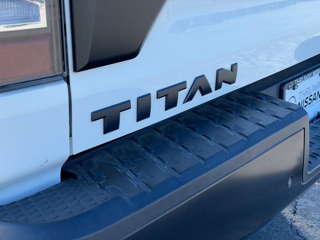 2021 Nissan Titan PRO-4X w/Navi, 4WD, Dual Temp, Side Steps